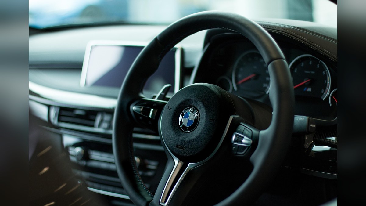BMW Introduces Film Advertisements on Car Displays