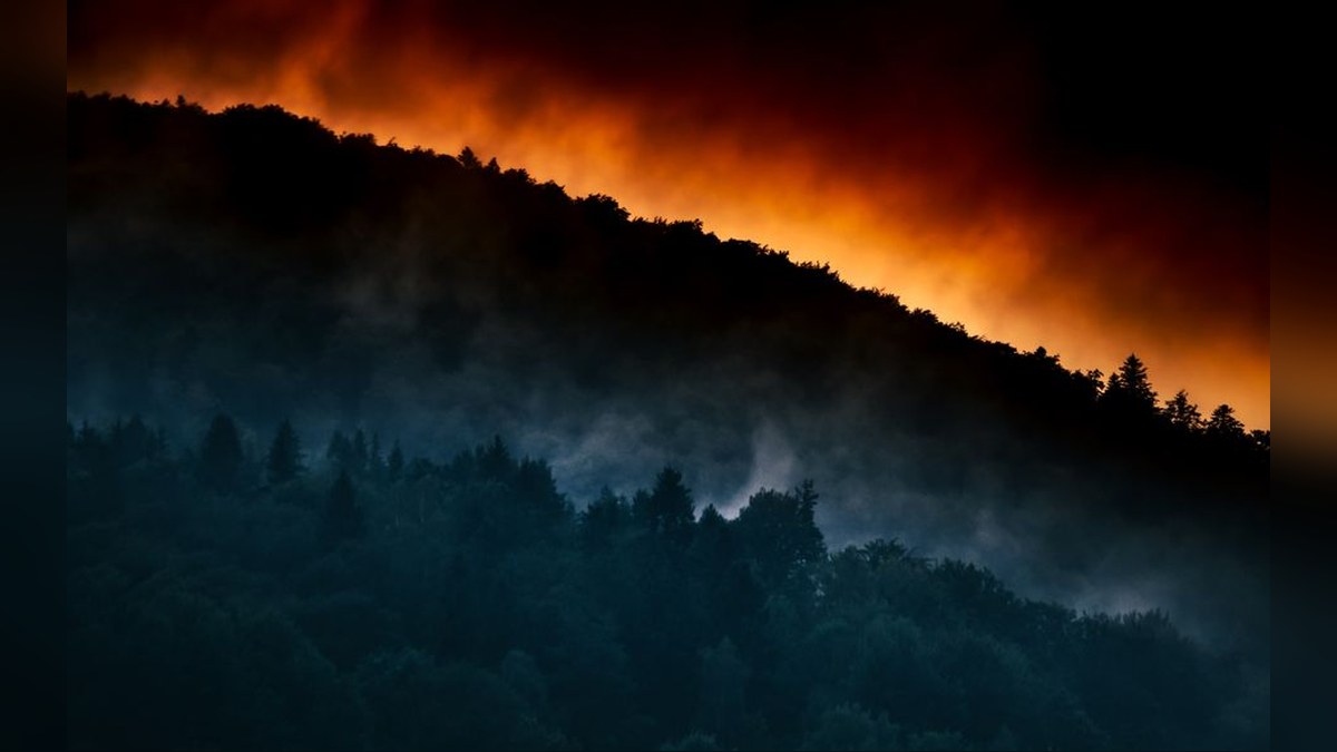 France faces unprecedented 'pyrocumulonimbus' in giant fire